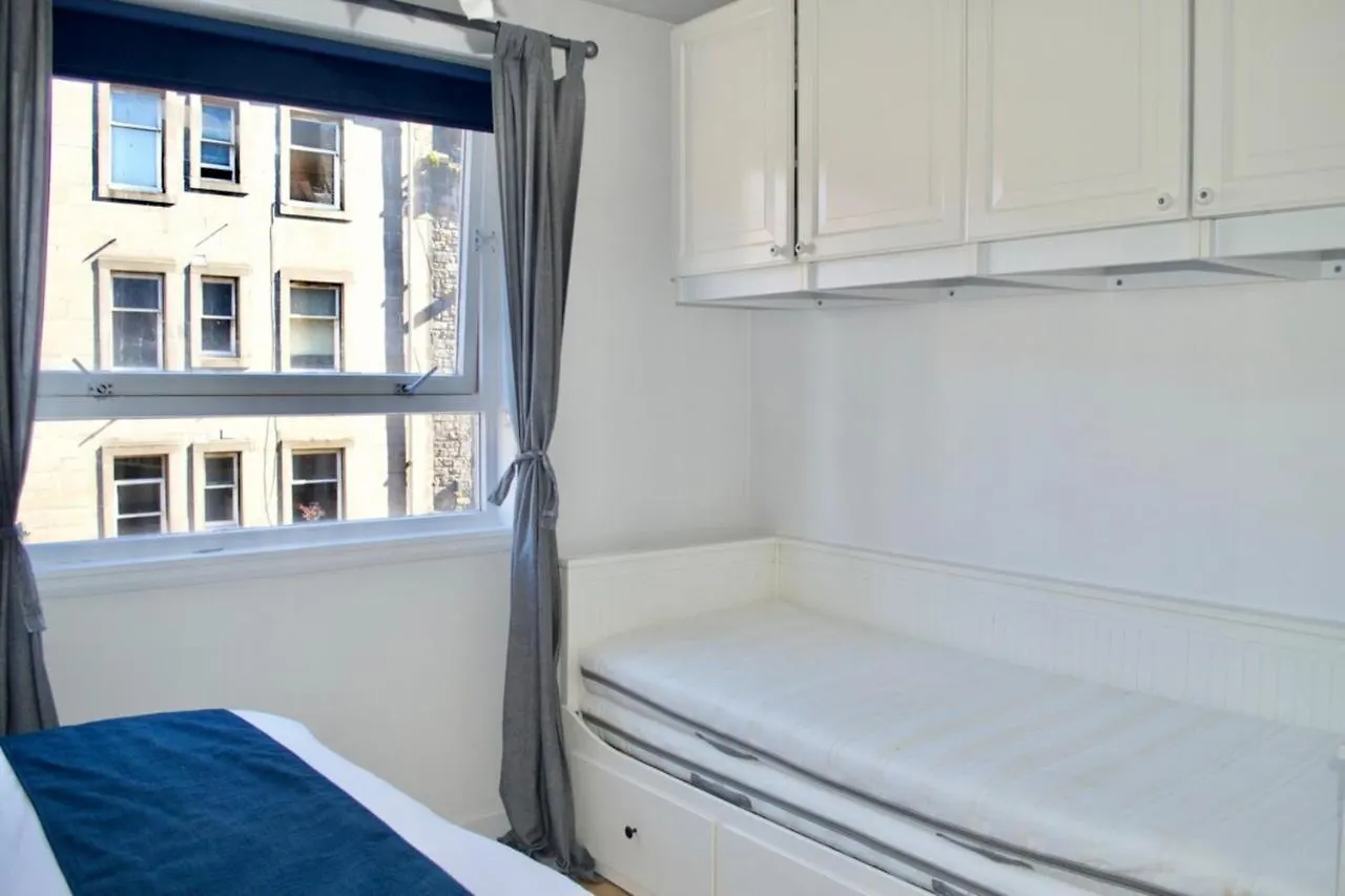 Central And Spacious Flat - Royal Mile Apartment Edinburgh 0*,  United Kingdom