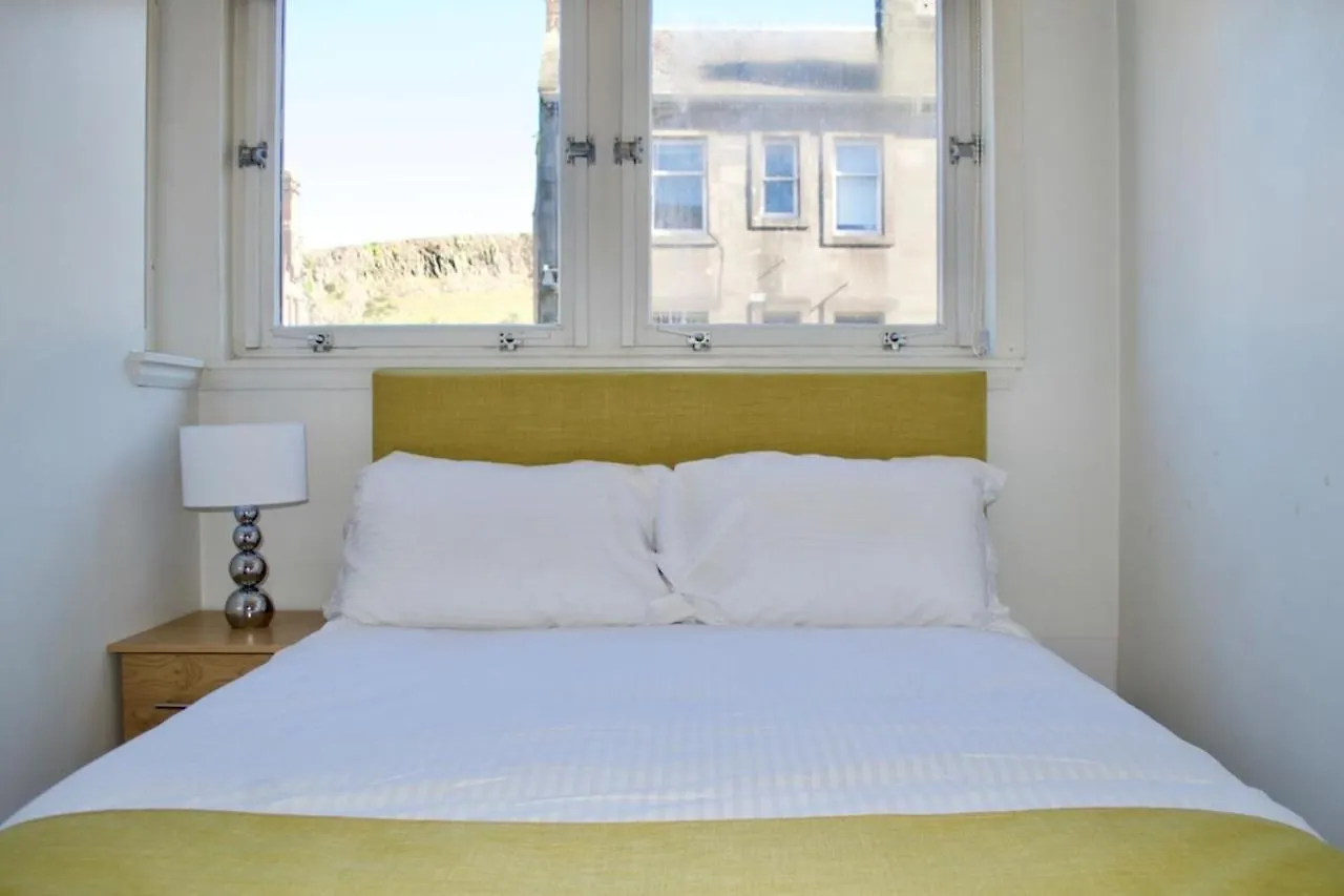 Central And Spacious Flat - Royal Mile Apartment Edinburgh