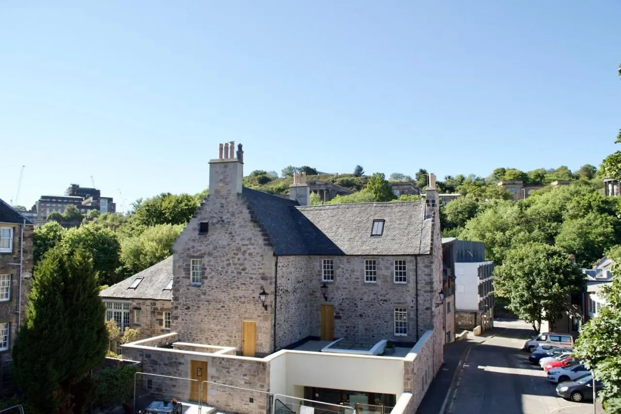 Central And Spacious Flat - Royal Mile Apartment Edinburgh